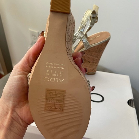 NWOT - gold platform sandals -Aldo size 10 - Picture 7 of 7